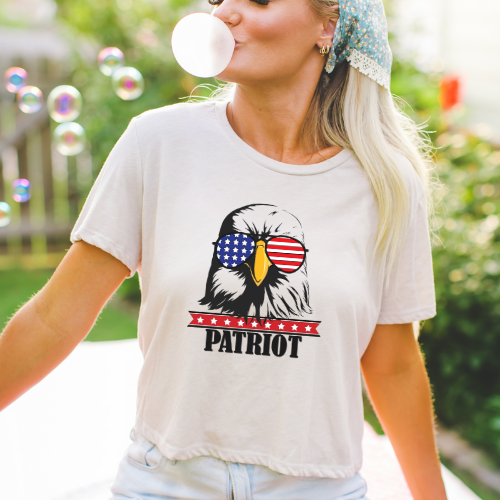 Patriotic Eagle - Women's Flowy Cropped Tee