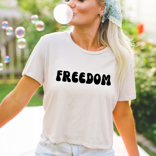 Freedom - Women's Flowy Cropped Tee